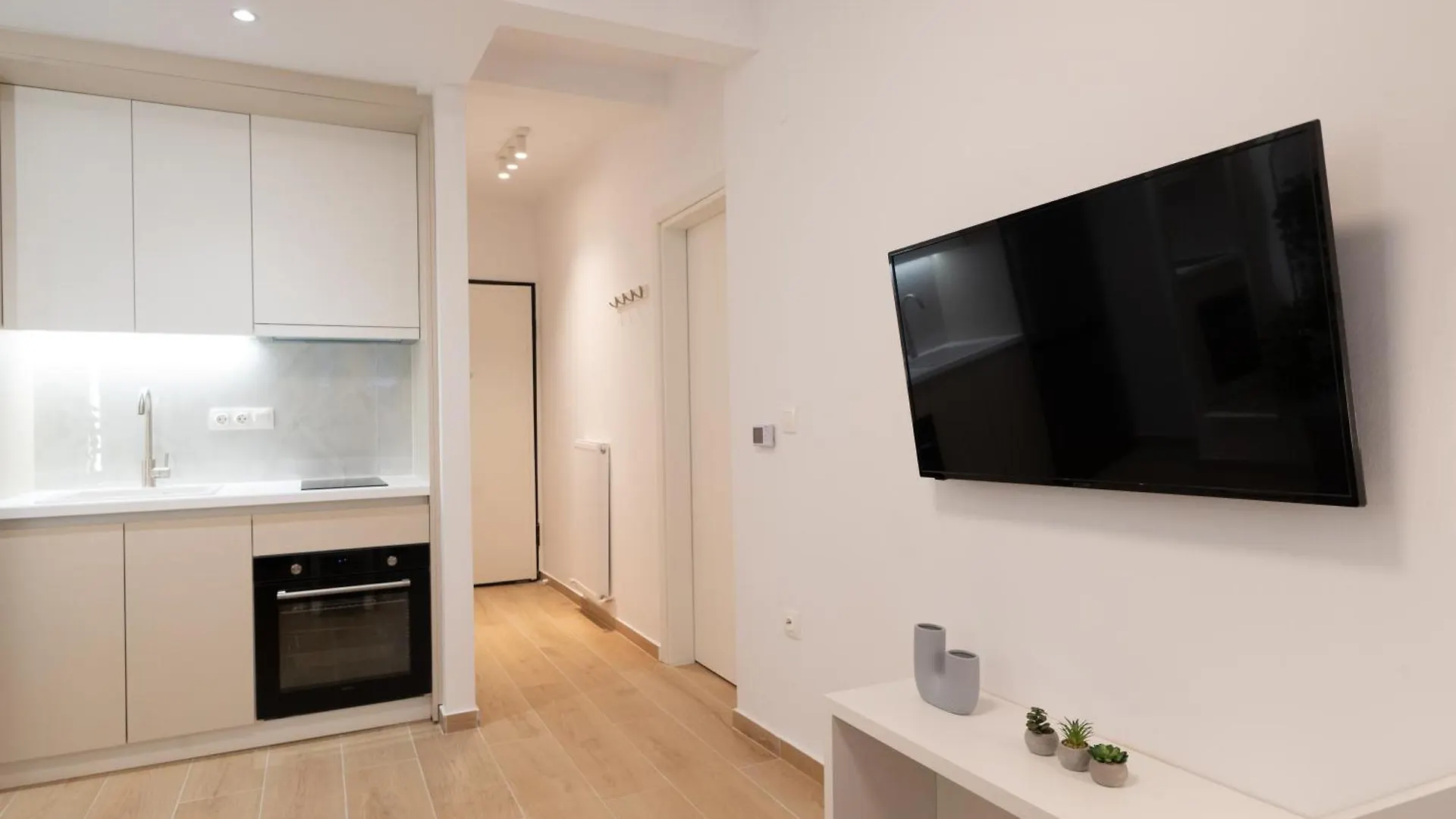 Honey Oak & Cream Patio By Nest Apartamento Tessalónica