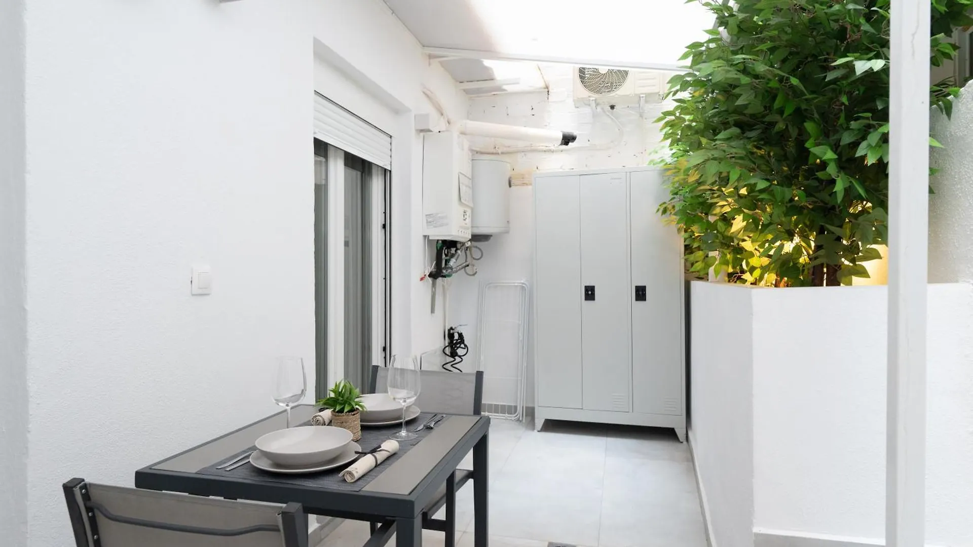 Honey Oak & Cream Patio By Nest Apartamento Tessalónica