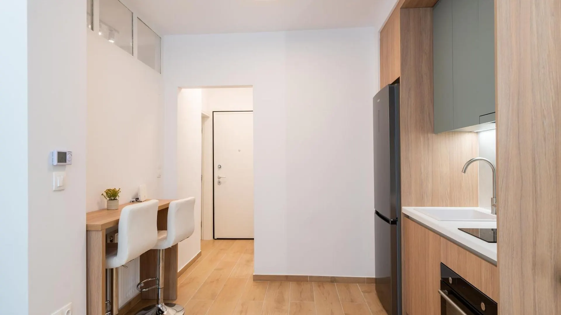 Honey Oak & Cream Patio By Nest Apartamento Tessalónica Grécia